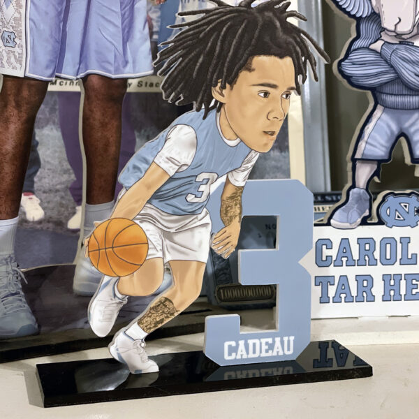 Elliot Cadeau Standee